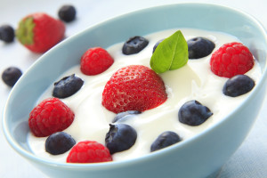Bowl-of-Yogurt-with-Fruit